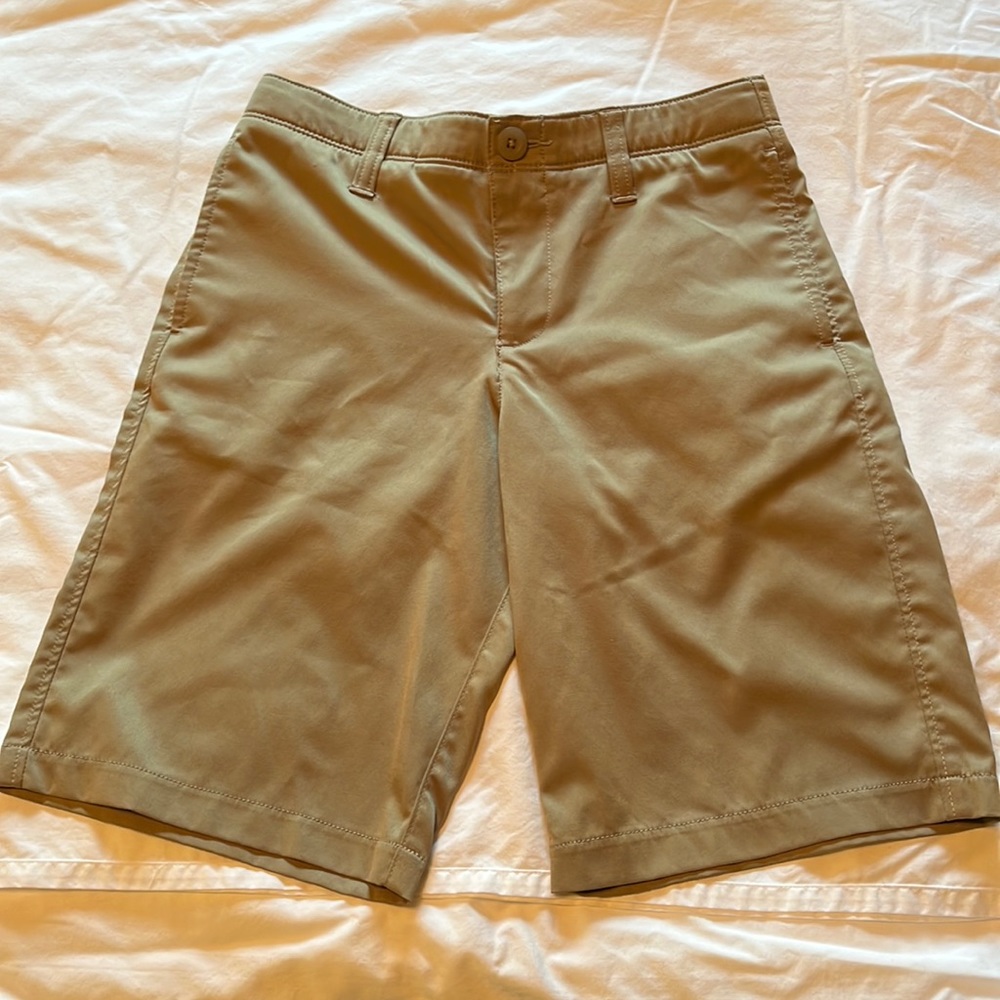 Youth Multiple Sizes tan (khaki or brown) Under Armour Heatgear golf shorts